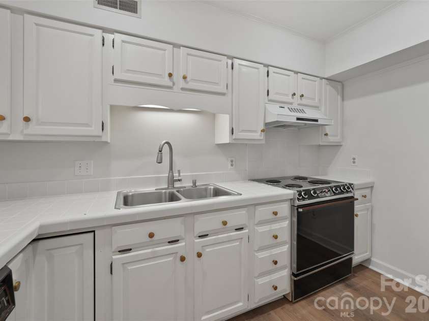 7429 Ashfield Court, Charlotte, NC 28226.  MLS# CAR4317802, YatesRealty ID 16137. 