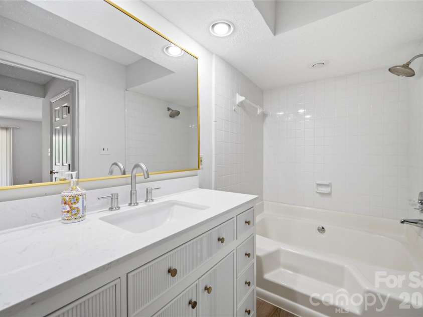 7429 Ashfield Court, Charlotte, NC 28226.  MLS# CAR4317802, YatesRealty ID 16137. 