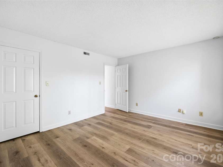 7429 Ashfield Court, Charlotte, NC 28226.  MLS# CAR4317802, YatesRealty ID 16137. 