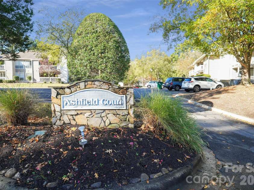 7429 Ashfield Court, Charlotte, NC 28226.  MLS# CAR4317802, YatesRealty ID 16137. 