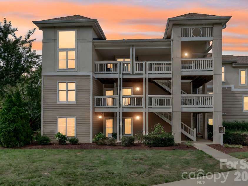 18563 Vineyard Point Lane, Cornelius, NC 28031.  MLS# CAR4352603, YatesRealty ID 16138. 
