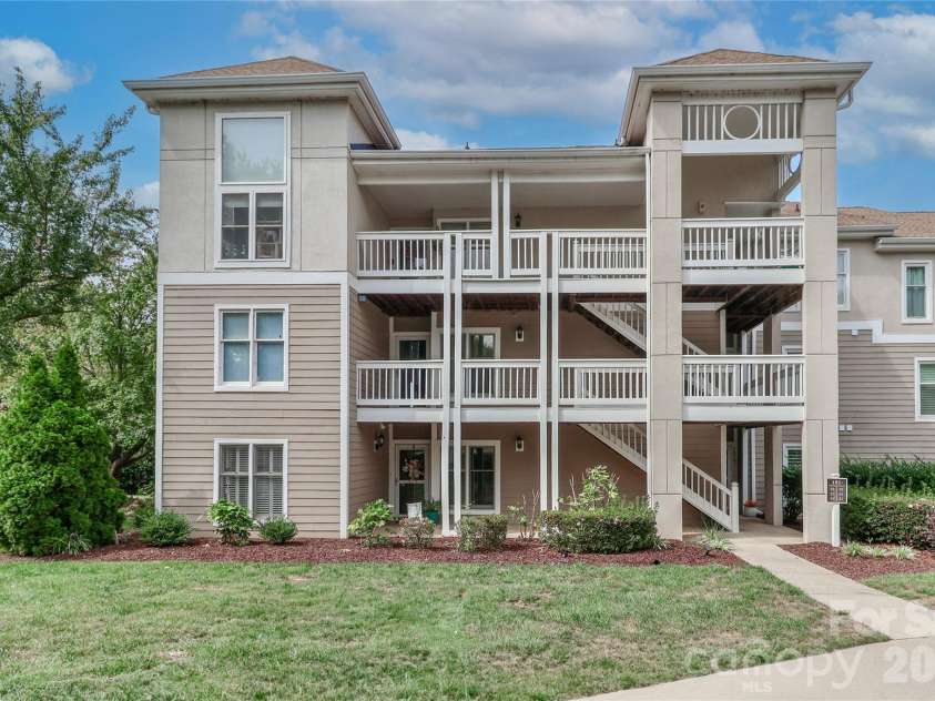 18563 Vineyard Point Lane, Cornelius, NC 28031.  MLS# CAR4352603, YatesRealty ID 16138. 