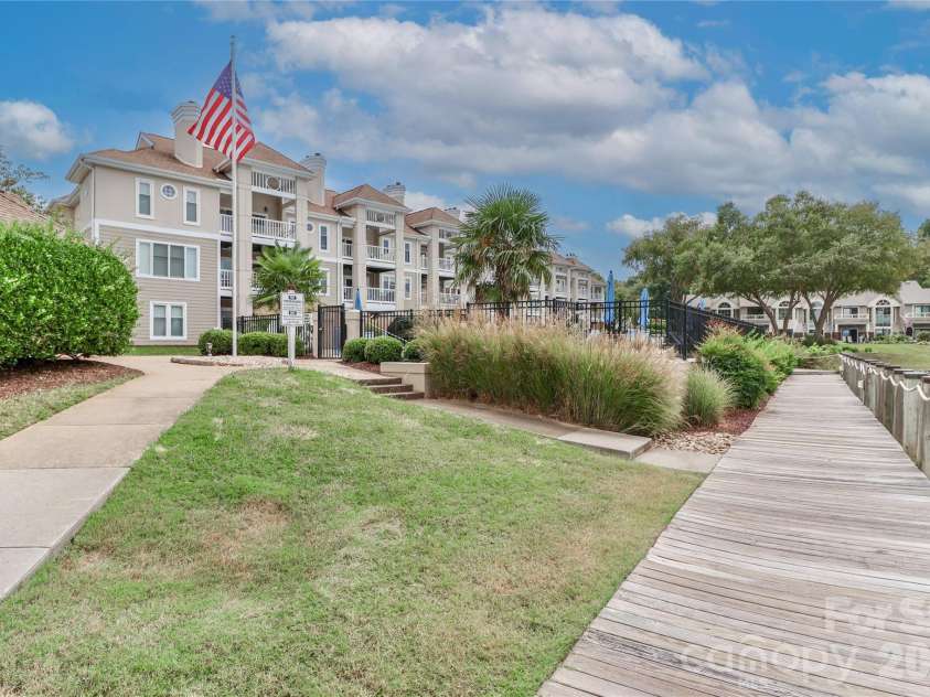 18563 Vineyard Point Lane, Cornelius, NC 28031.  MLS# CAR4352603, YatesRealty ID 16138. 