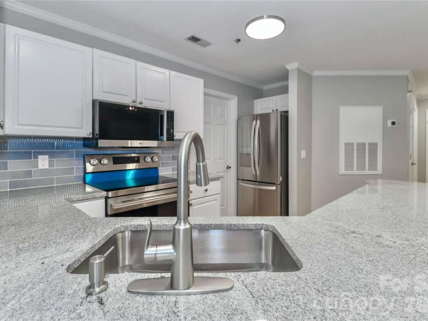 18563 Vineyard Point Lane, Cornelius, NC 28031.  MLS# CAR4352603, YatesRealty ID 16138. 