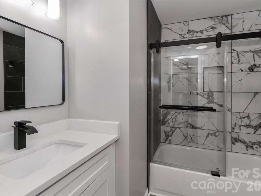18563 Vineyard Point Lane, Cornelius, NC 28031.  MLS# CAR4352603, YatesRealty ID 16138. 