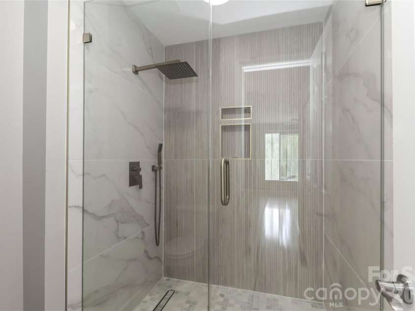 18563 Vineyard Point Lane, Cornelius, NC 28031.  MLS# CAR4352603, YatesRealty ID 16138. 