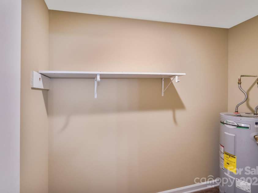 809 High Meadow Lane, Charlotte, NC 28217.  MLS# CAR4265246, YatesRealty ID 16138. 