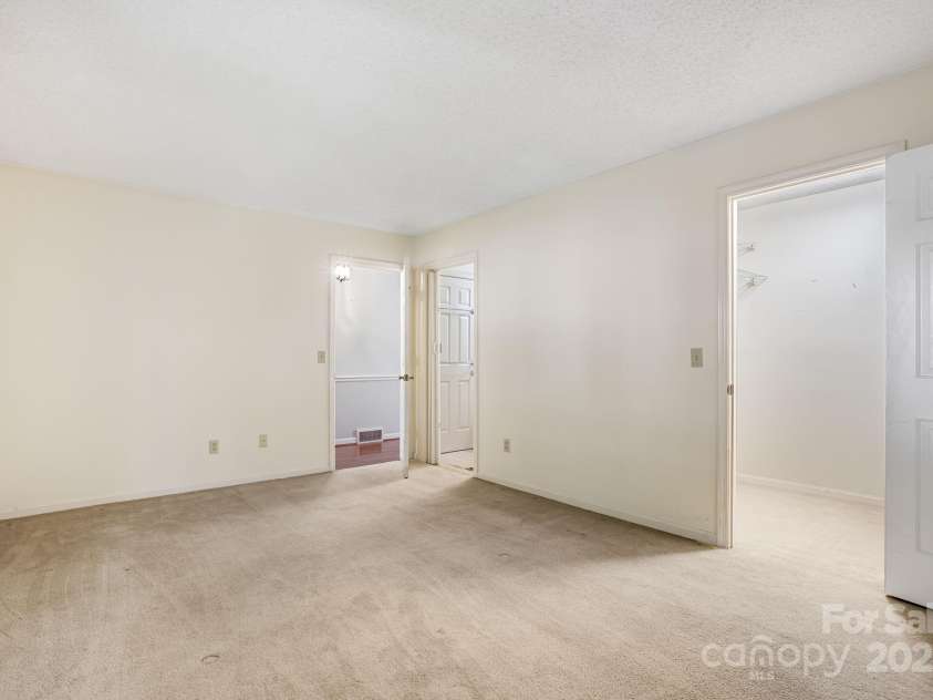 411 Britton Creek Drive, Hendersonville, NC 28791.  MLS# CAR4244943, YatesRealty ID 16139. 