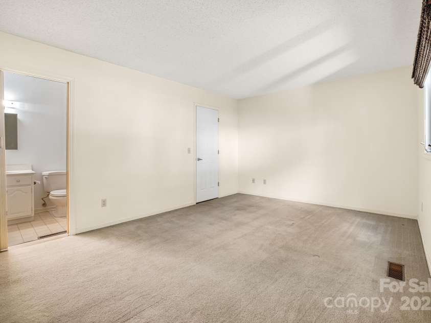 411 Britton Creek Drive, Hendersonville, NC 28791.  MLS# CAR4244943, YatesRealty ID 16139. 