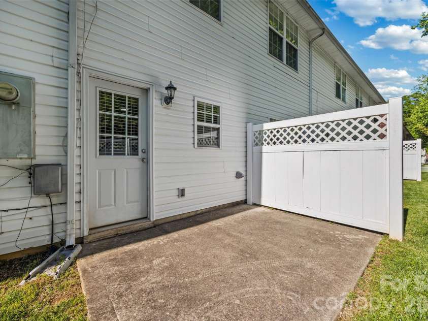 213 Quality Drive, Mount Holly, NC 28120.  MLS# CAR4365058, YatesRealty ID 16140. 