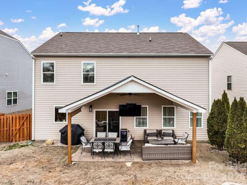 6179 Kilchurn Drive, Fort Mill, SC 29707.  MLS# CAR4352290, YatesRealty ID 16141. 