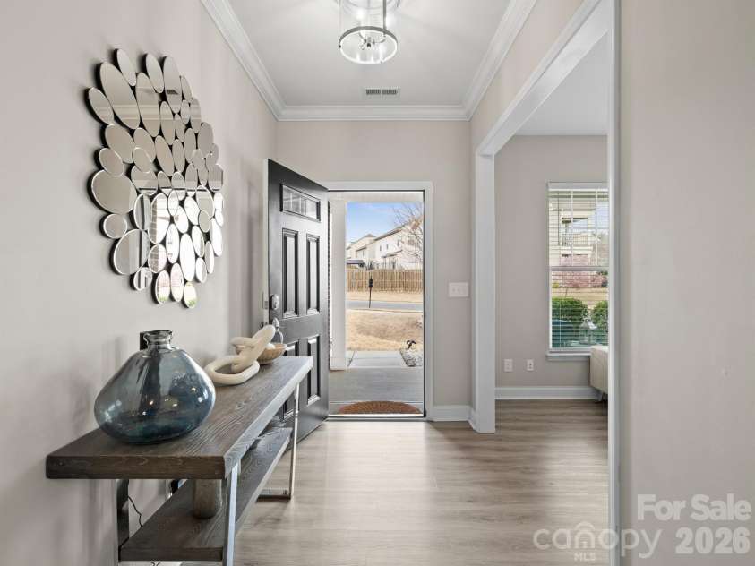 6179 Kilchurn Drive, Fort Mill, SC 29707.  MLS# CAR4352290, YatesRealty ID 16141. Entry Way