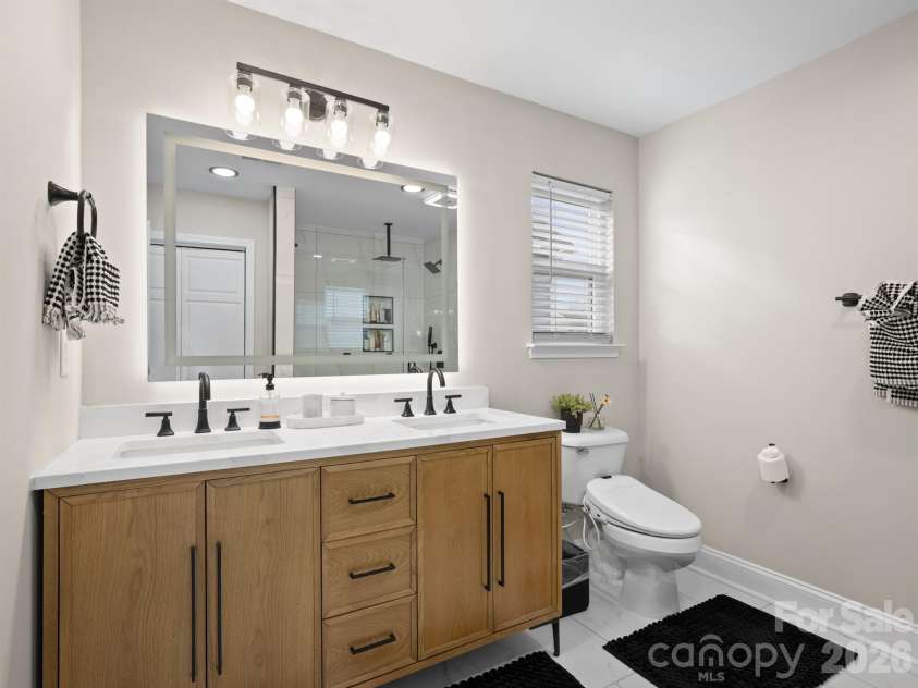 6179 Kilchurn Drive, Fort Mill, SC 29707.  MLS# CAR4352290, YatesRealty ID 16141. Primary Bathroom