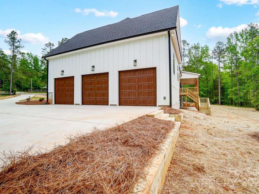 762 Highway 274 Road, Clover, SC 29710.  MLS# CAR4257429, YatesRealty ID 16141. 