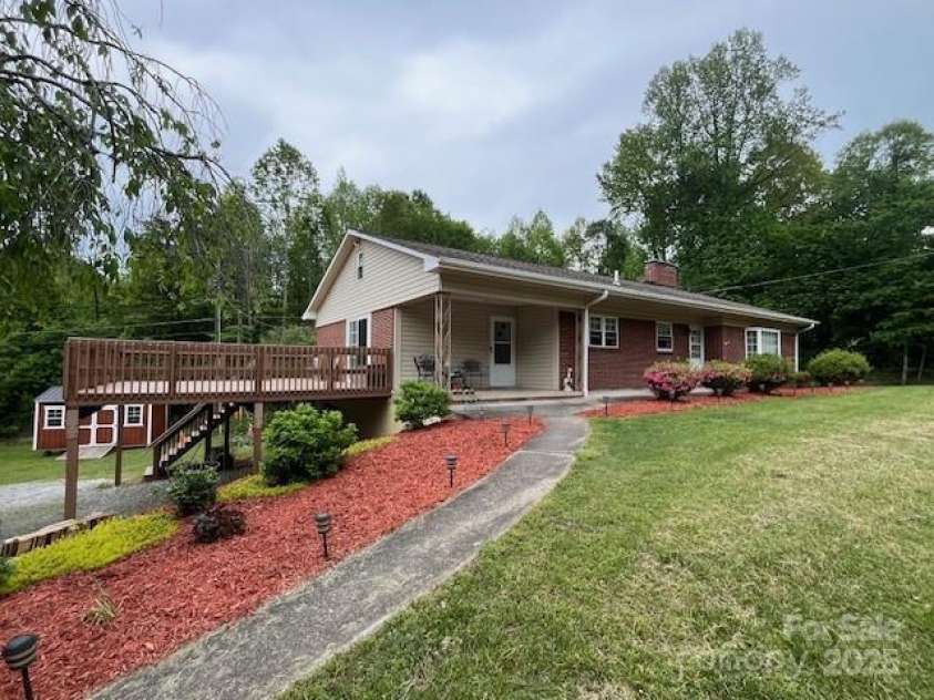 323 Hibriten Drive, Lenoir, NC 28645.  MLS# CAR4252010, YatesRealty ID 16142. 