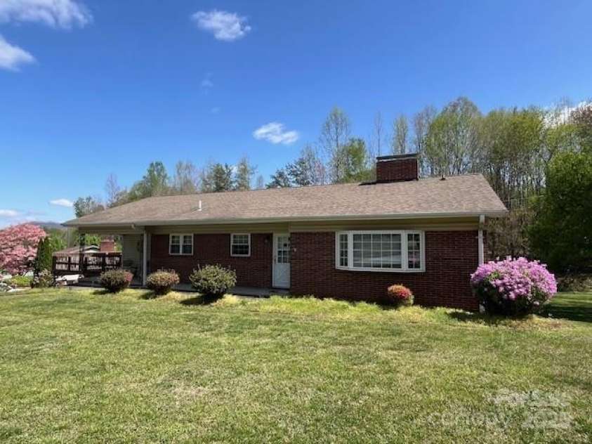 323 Hibriten Drive, Lenoir, NC 28645.  MLS# CAR4252010, YatesRealty ID 16142. 