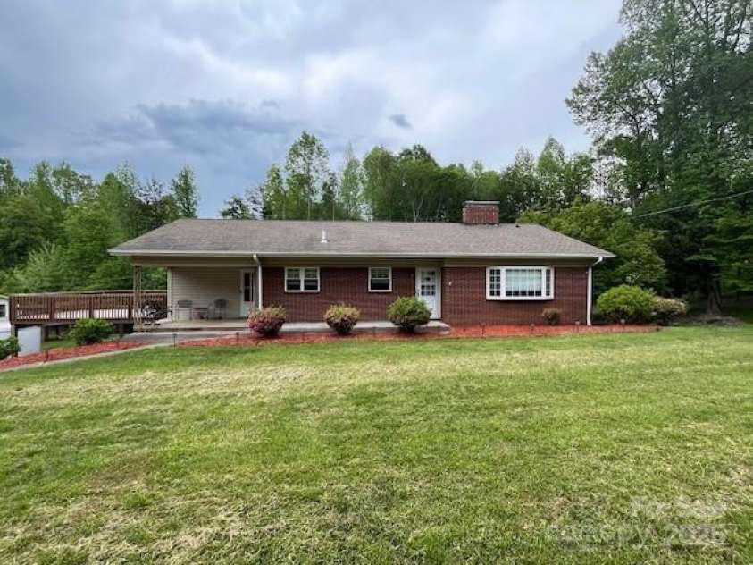 323 Hibriten Drive, Lenoir, NC 28645.  MLS# CAR4252010, YatesRealty ID 16142. 