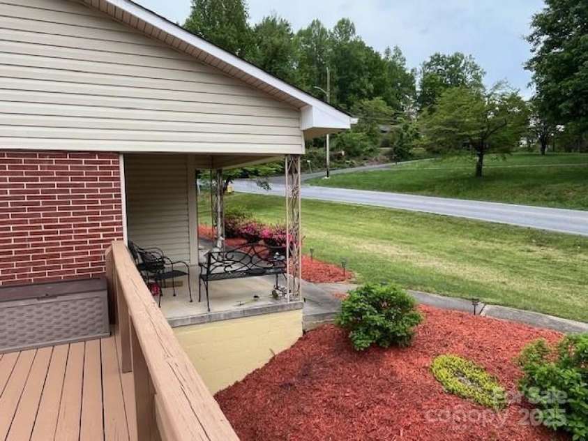 323 Hibriten Drive, Lenoir, NC 28645.  MLS# CAR4252010, YatesRealty ID 16142. 