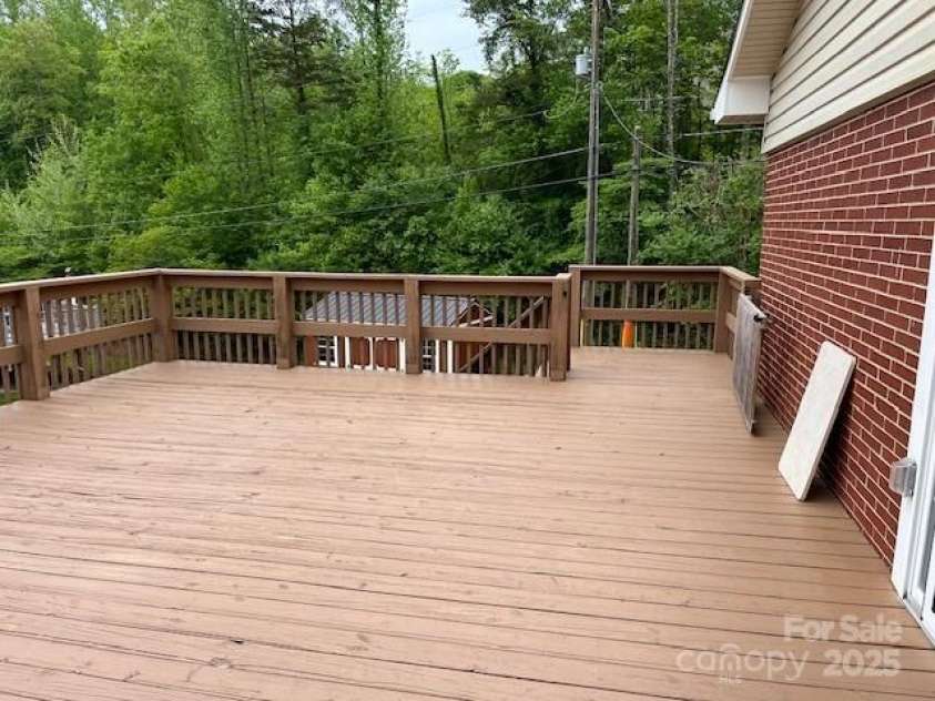 323 Hibriten Drive, Lenoir, NC 28645.  MLS# CAR4252010, YatesRealty ID 16142. 