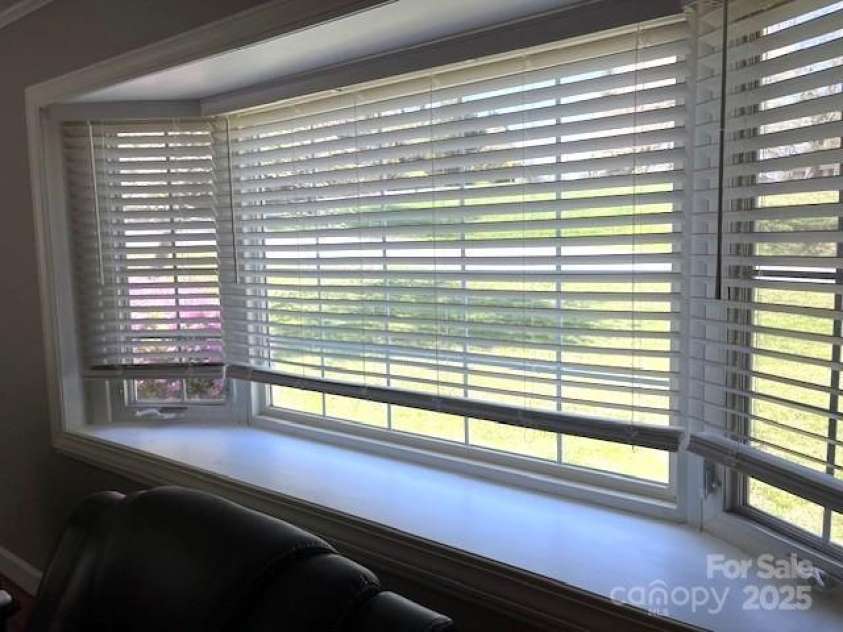 323 Hibriten Drive, Lenoir, NC 28645.  MLS# CAR4252010, YatesRealty ID 16142. 