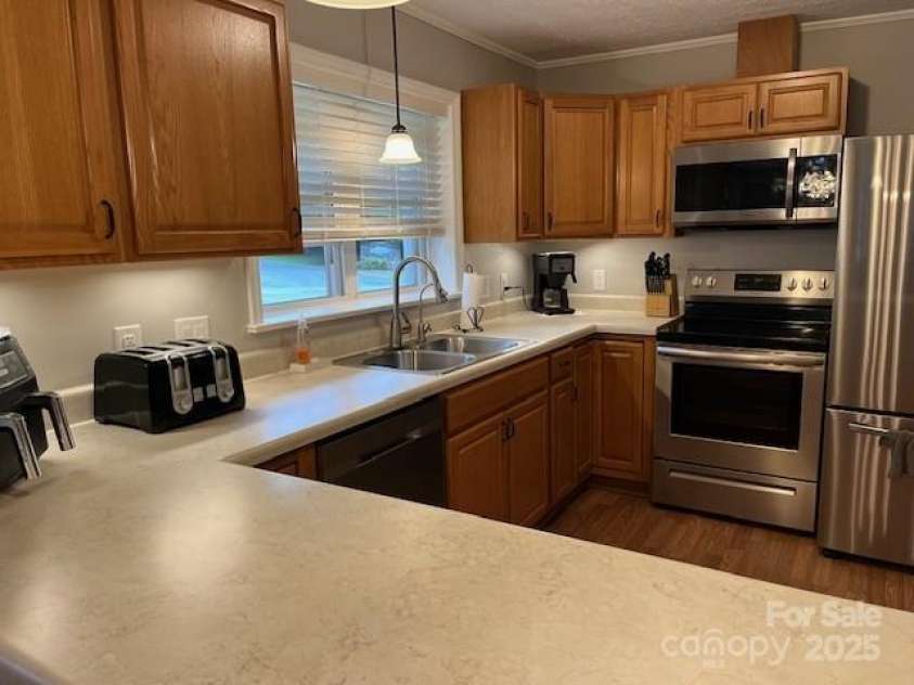 323 Hibriten Drive, Lenoir, NC 28645.  MLS# CAR4252010, YatesRealty ID 16142. 