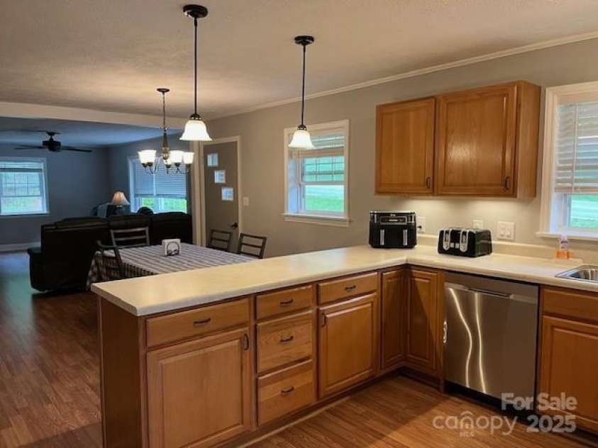 323 Hibriten Drive, Lenoir, NC 28645.  MLS# CAR4252010, YatesRealty ID 16142. 