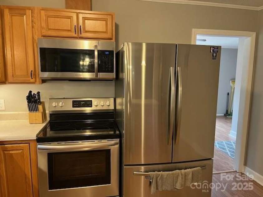 323 Hibriten Drive, Lenoir, NC 28645.  MLS# CAR4252010, YatesRealty ID 16142. 