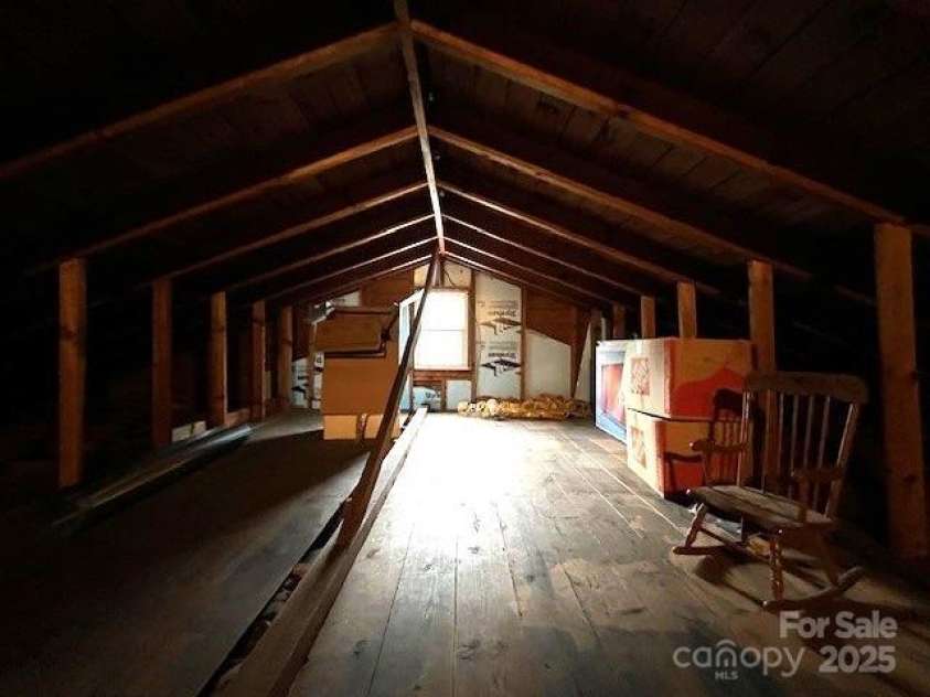 323 Hibriten Drive, Lenoir, NC 28645.  MLS# CAR4252010, YatesRealty ID 16142. 