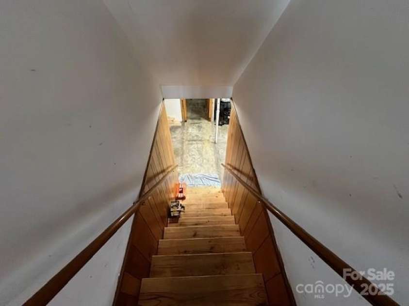 323 Hibriten Drive, Lenoir, NC 28645.  MLS# CAR4252010, YatesRealty ID 16142. 