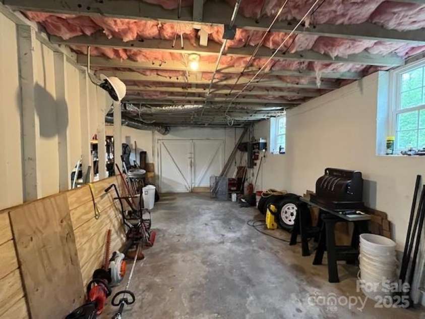 323 Hibriten Drive, Lenoir, NC 28645.  MLS# CAR4252010, YatesRealty ID 16142. 