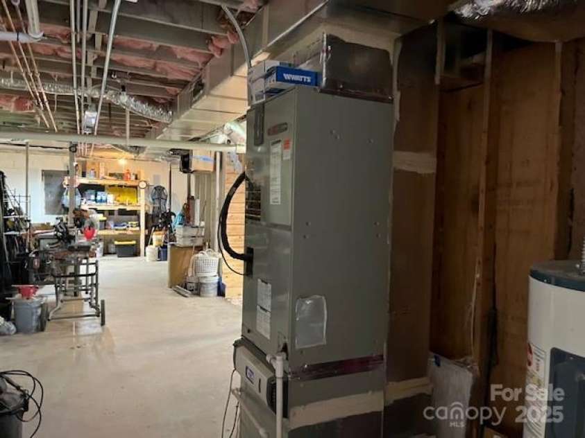 323 Hibriten Drive, Lenoir, NC 28645.  MLS# CAR4252010, YatesRealty ID 16142. 