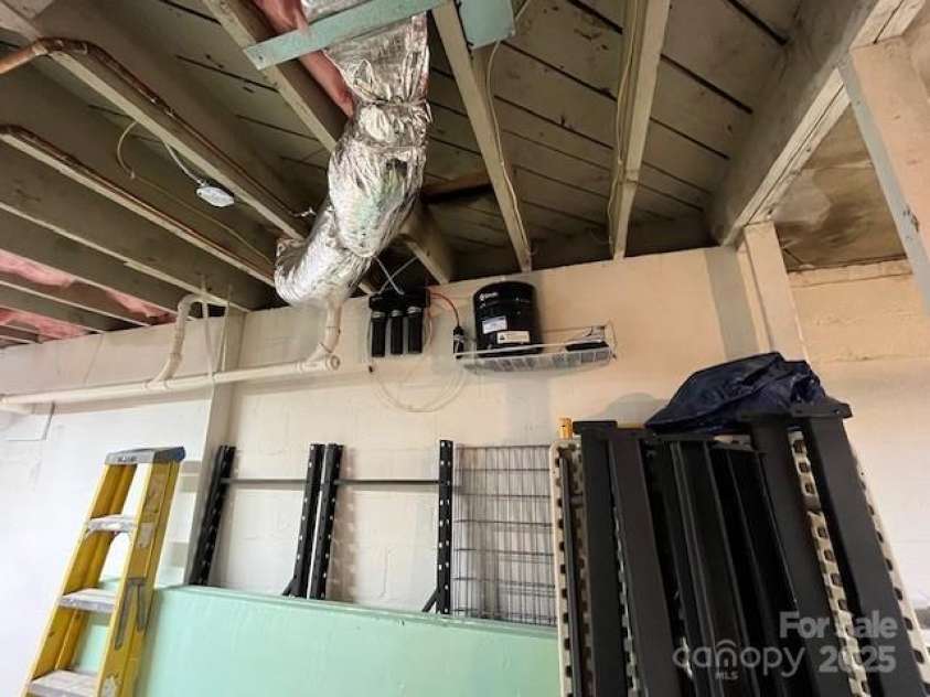 323 Hibriten Drive, Lenoir, NC 28645.  MLS# CAR4252010, YatesRealty ID 16142. 