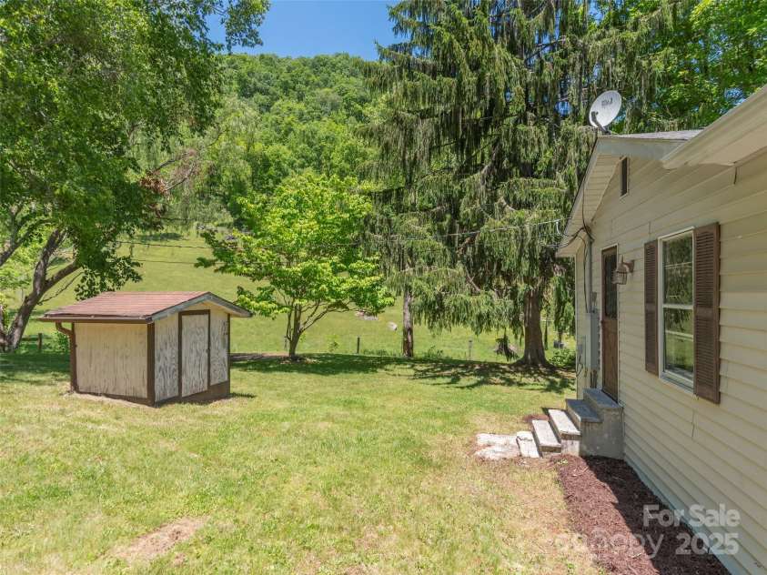 292 Cook Road, Canton, NC 28716.  MLS# CAR4264202, YatesRealty ID 16143. 