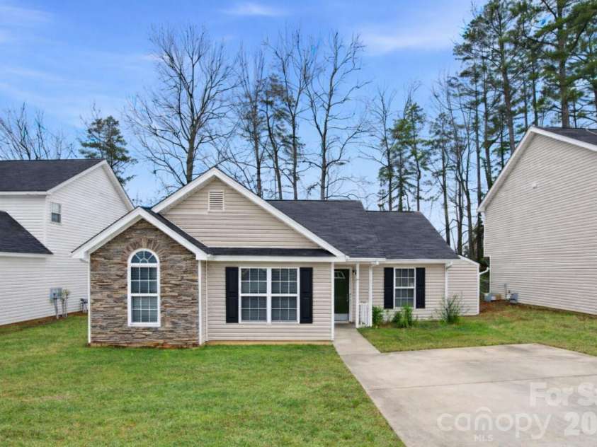 4109 Parkdale Drive, Charlotte, NC 28208.  MLS# CAR4350171, YatesRealty ID 16143. 