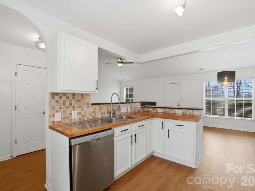 4109 Parkdale Drive, Charlotte, NC 28208.  MLS# CAR4350171, YatesRealty ID 16143. 