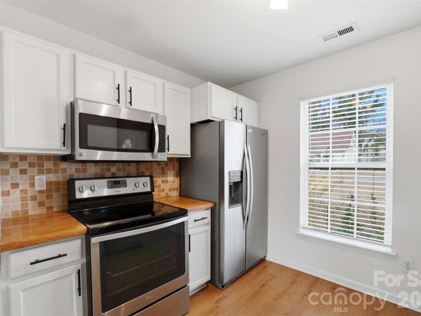 4109 Parkdale Drive, Charlotte, NC 28208.  MLS# CAR4350171, YatesRealty ID 16143. 