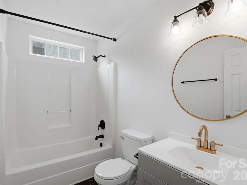 4109 Parkdale Drive, Charlotte, NC 28208.  MLS# CAR4350171, YatesRealty ID 16143. Hallway Bathroom