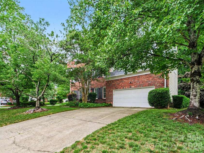 6401 Morningsong Lane, Charlotte, NC 28269.  MLS# CAR4360088, YatesRealty ID 16144. 