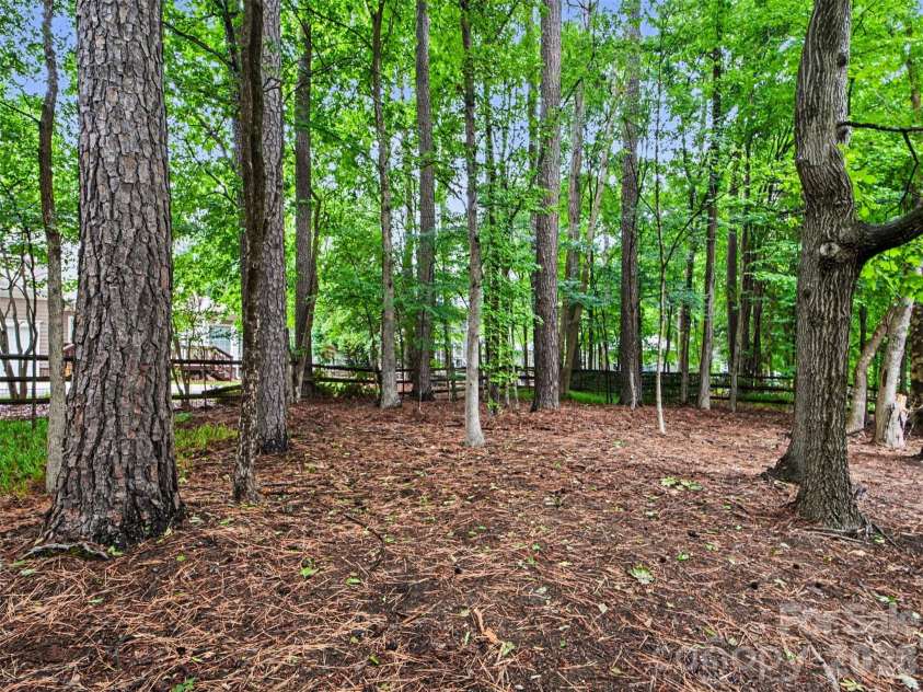 6401 Morningsong Lane, Charlotte, NC 28269.  MLS# CAR4360088, YatesRealty ID 16144. 