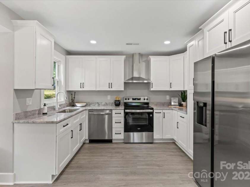 1055 Laurel Avenue, Lancaster, SC 29720.  MLS# CAR4261227, YatesRealty ID 16145. 