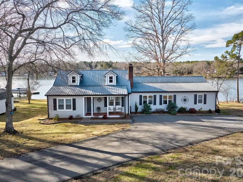 4353 Duck Haven Lane, Lake Wylie, SC 29710.  MLS# CAR4370620, YatesRealty ID 16146. 