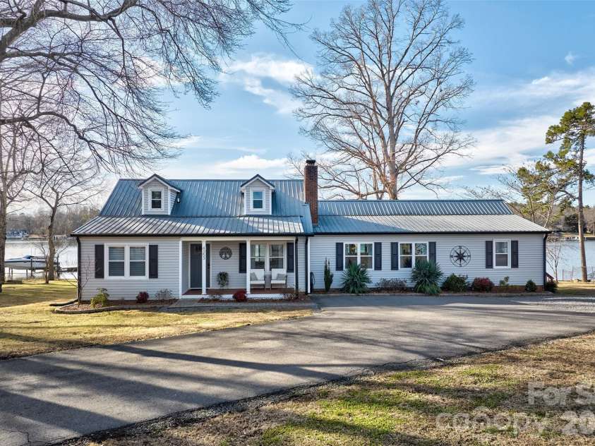 4353 Duck Haven Lane, Lake Wylie, SC 29710.  MLS# CAR4370620, YatesRealty ID 16146. 