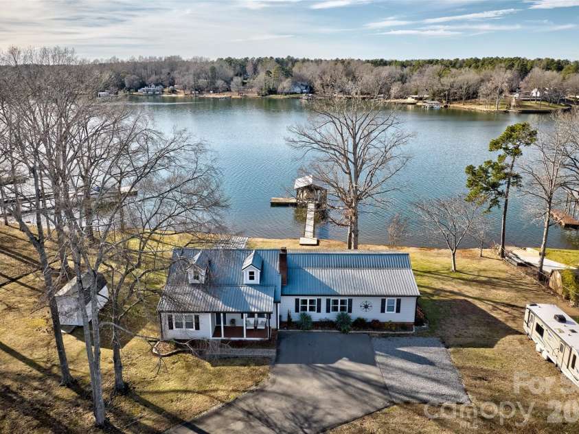 4353 Duck Haven Lane, Lake Wylie, SC 29710.  MLS# CAR4370620, YatesRealty ID 16146. 