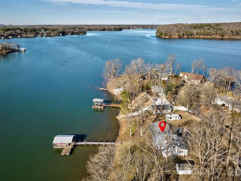 4353 Duck Haven Lane, Lake Wylie, SC 29710.  MLS# CAR4370620, YatesRealty ID 16146. 