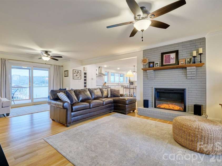 4353 Duck Haven Lane, Lake Wylie, SC 29710.  MLS# CAR4370620, YatesRealty ID 16146. 