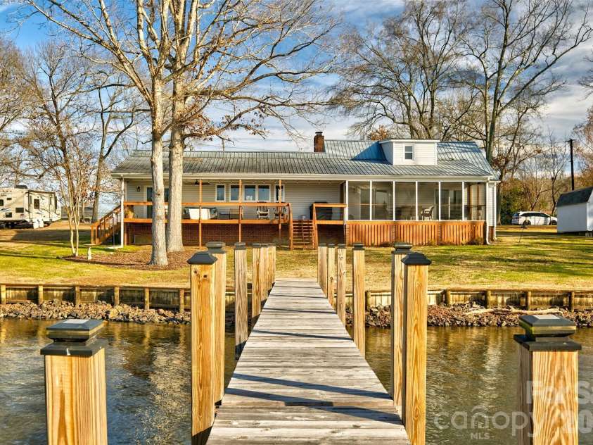4353 Duck Haven Lane, Lake Wylie, SC 29710.  MLS# CAR4370620, YatesRealty ID 16146. 
