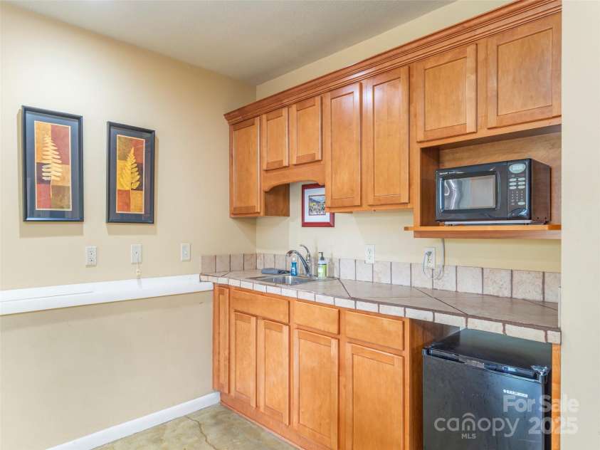 1159 Mount Chalet Road, Canton, NC 28716.  MLS# CAR4186567, YatesRealty ID 16147. 