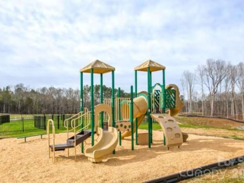 516 Cottage Garden Lane, Belmont, NC 28012.  MLS# CAR4373322, YatesRealty ID 16147. 