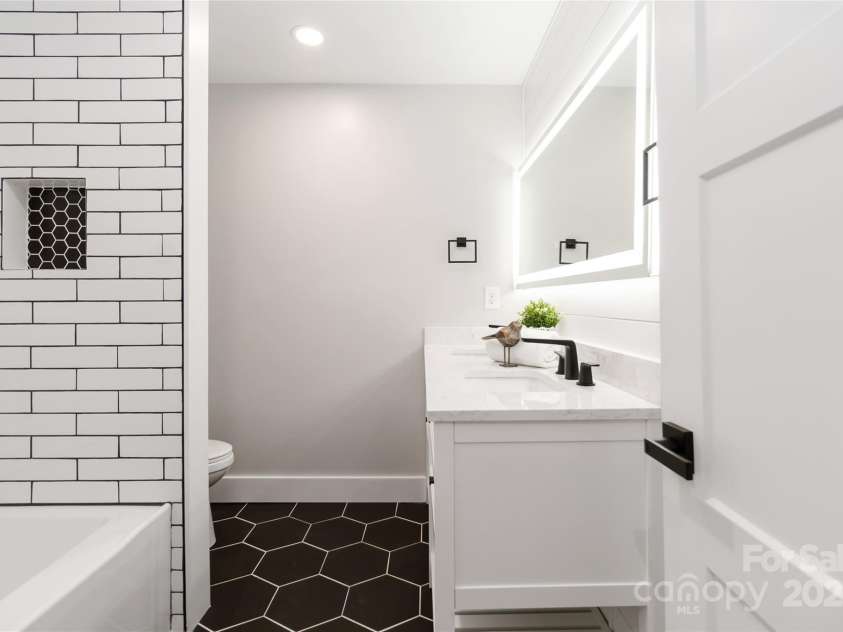 1812 Anderson Street, Charlotte, NC 28205.  MLS# CAR4241914, YatesRealty ID 16149. 