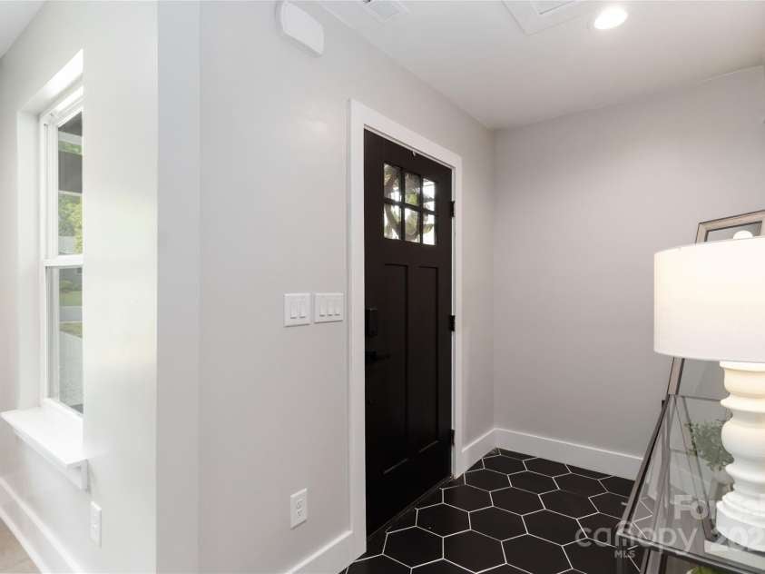 1812 Anderson Street, Charlotte, NC 28205.  MLS# CAR4300286, YatesRealty ID 16149. 
